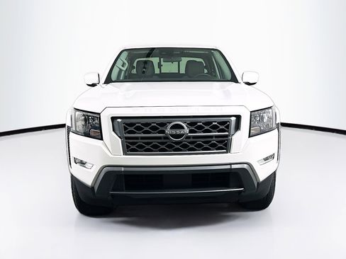 Used 2024 Nissan Frontier SV w/ SV Convenience Package image 2