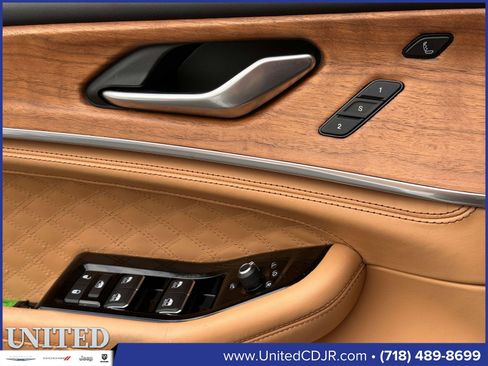 Used 2022 Jeep Grand Cherokee Summit image 10