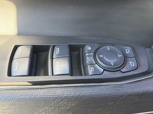 Used 2025 GMC Sierra 2500 AT4X image 18