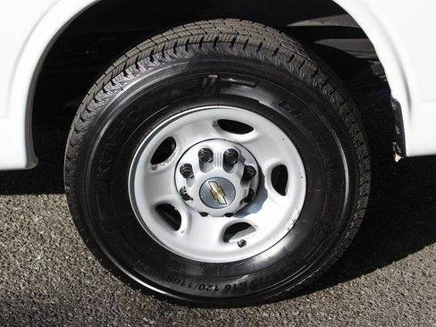Used 2016 Chevrolet Express 2500 RWD image 30