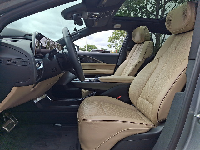 Used 2026 Cadillac Lyriq Signature Luxury w/ Nappa Leather Package AWD/4WD image 12
