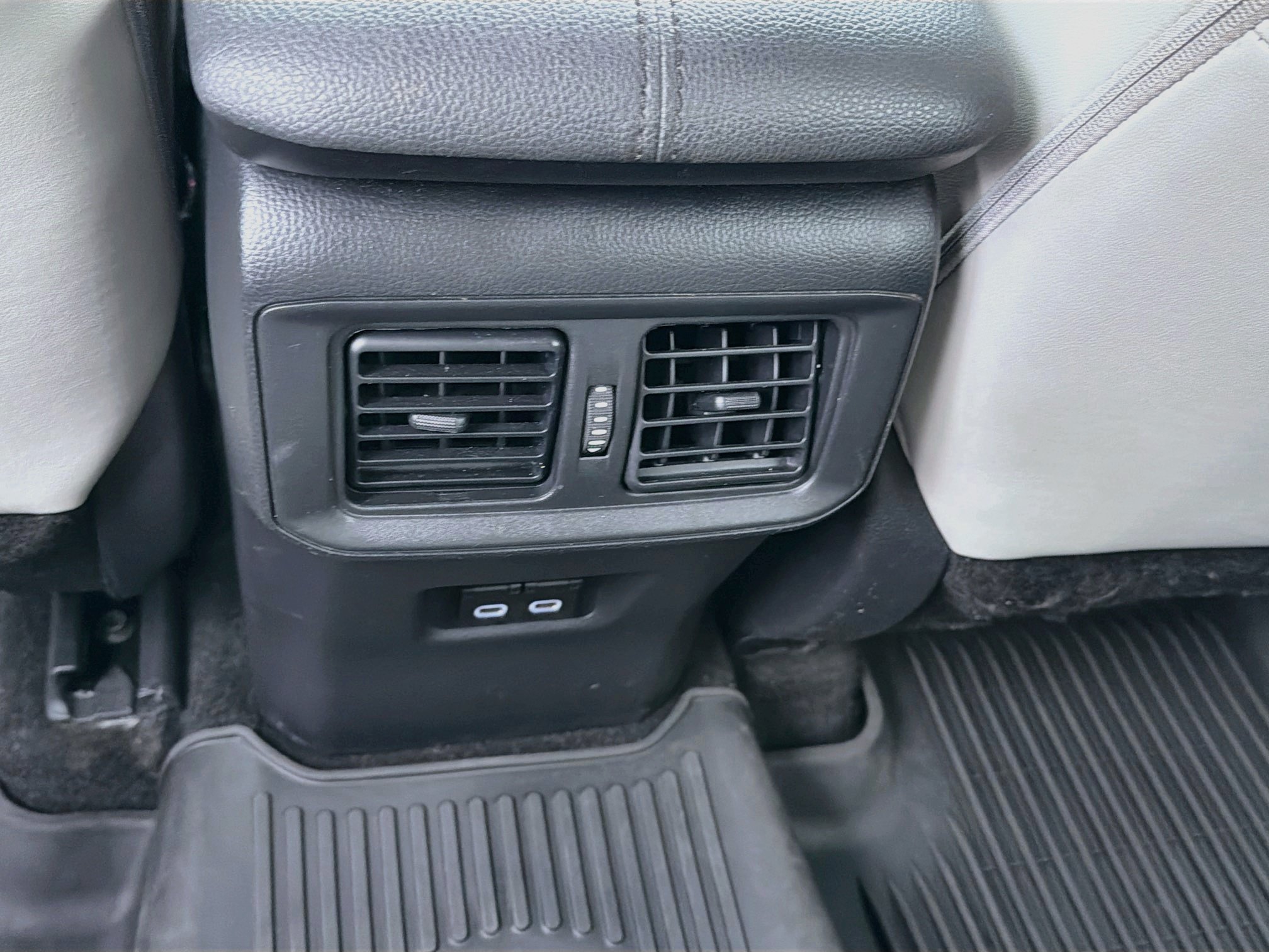 Used 2023 Toyota RAV4 XLE Premium FWD image 20