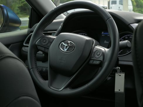 Used 2023 Toyota Camry SE FWD image 17