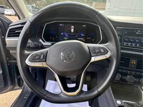 Used 2022 Volkswagen Jetta SE w/ Panoramic Sunroof Package image 24