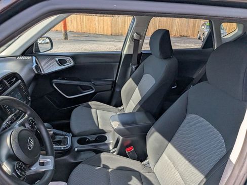 Used 2020 Kia Soul LX FWD image 18