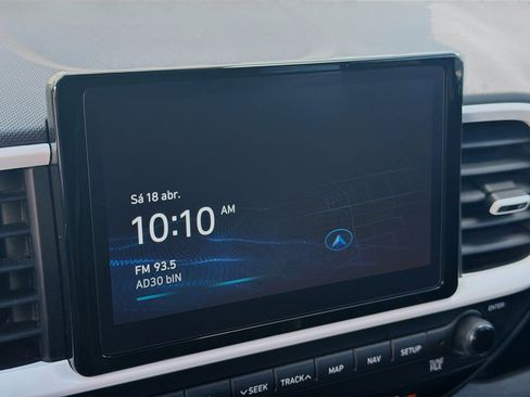 Used 2022 Hyundai Venue Limited FWD image 12
