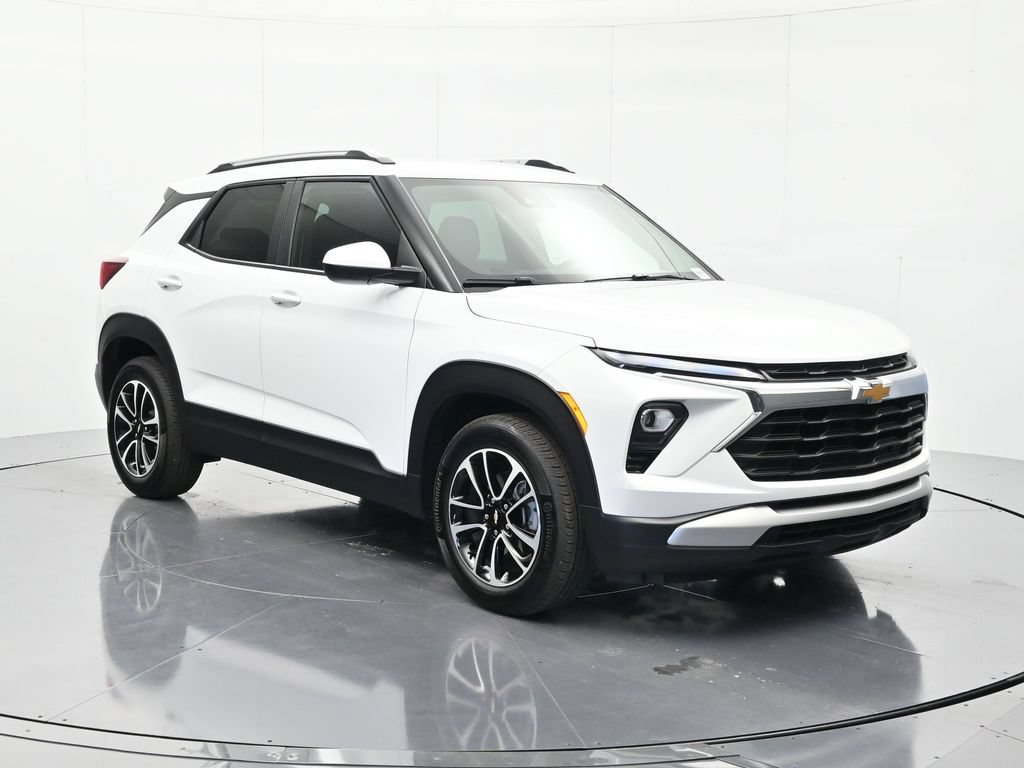Used 2025 Chevrolet TrailBlazer LT FWD image 3