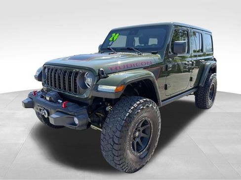 Used 2024 Jeep Wrangler Unlimited Rubicon AWD/4WD image 3