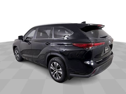 Used 2023 Toyota Highlander XLE image 6