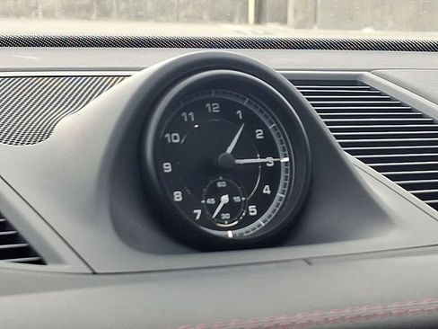 Used 2025 Porsche Macan image 24