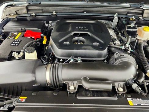 Used 2025 Jeep Wrangler Unlimited Sahara w/ Safety Group AWD/4WD image 27