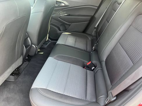 Used 2025 Chevrolet Trax LT FWD image 12