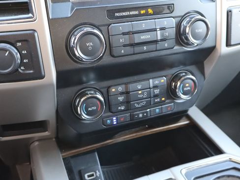 Used 2019 Ford F150 Lariat AWD/4WD image 24