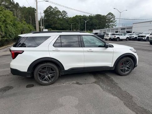 Used 2025 Ford Explorer ST-Line w/ Premium Package RWD image 4