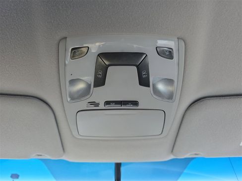 Used 2011 Toyota Sienna LE image 29