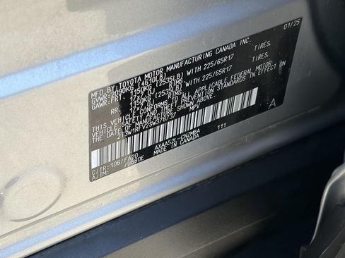 Certified 2025 Toyota RAV4 XLE FWD image 30