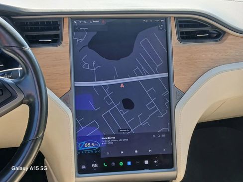 Used 2018 Tesla Model X 75D image 25