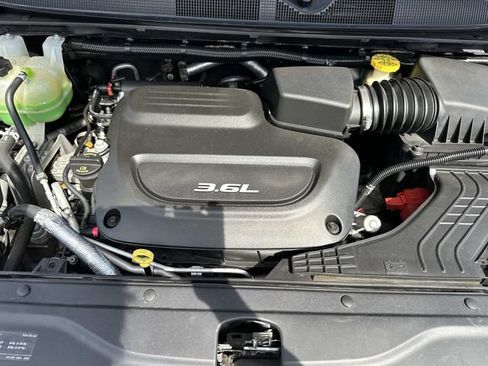 Used 2019 Chrysler Pacifica Touring-L Plus w/ S Appearance Package FWD image 10