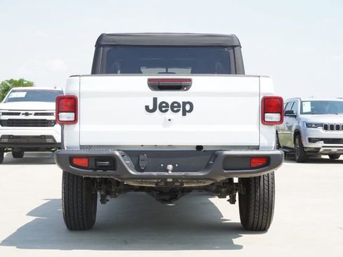 Used 2023 Jeep Gladiator Sport image 7