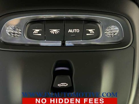 Used 2020 Volvo XC40 T5 R-Design image 34