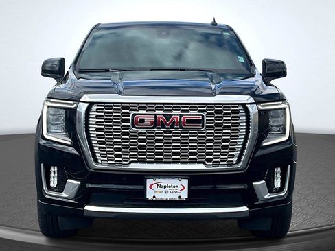 Used 2021 GMC Yukon XL Denali w/ Denali Premium Package image 3