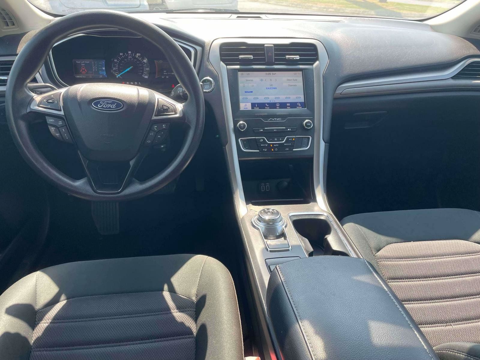 Used 2020 Ford Fusion SE FWD image 16