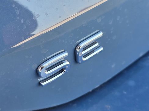 New 2026 Volkswagen Tiguan SE image 7