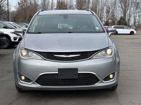 Used 2018 Chrysler Pacifica Touring-L image 28