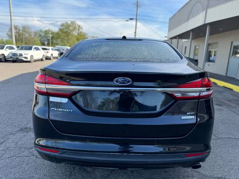 Used 2017 Ford Fusion SE w/ Fusion SE Technology Package image 5