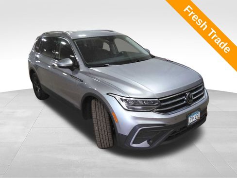 Used 2024 Volkswagen Tiguan SE AWD/4WD image 1