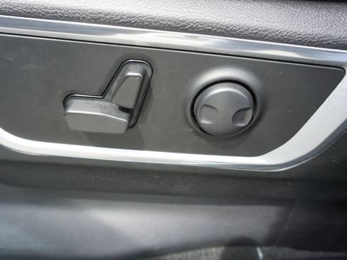 Used 2023 RAM 1500 Laramie image 12