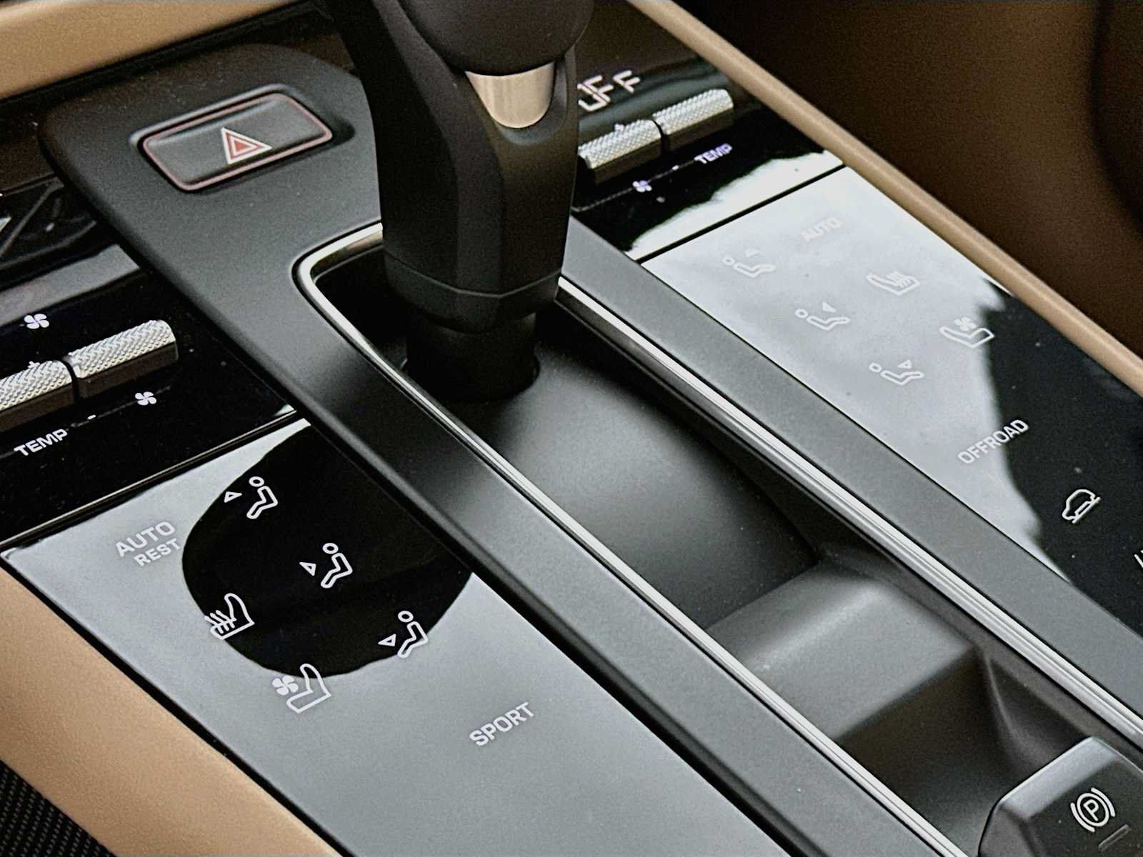 Certified 2026 Porsche Macan AWD/4WD image 21