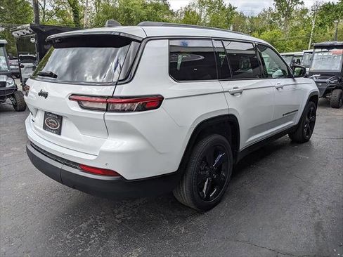 Used 2023 Jeep Grand Cherokee L Laredo AWD/4WD image 5