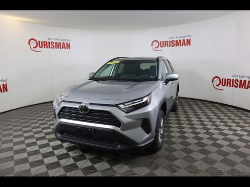 Used 2025 Toyota RAV4 XLE w/ Convenience Package image 1