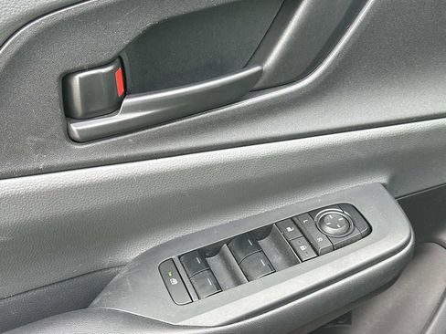 Used 2025 Toyota Prius LE image 16