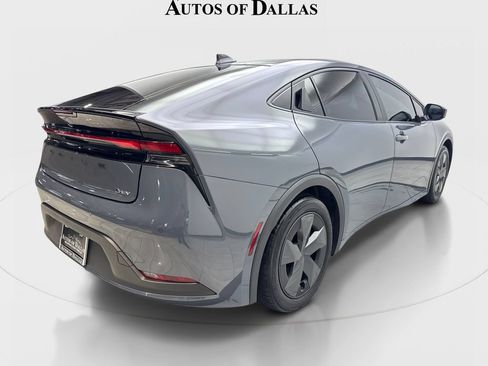 Used 2025 Toyota Prius LE FWD image 6