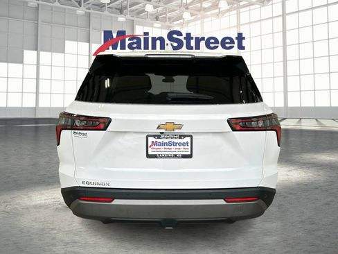 Used 2026 Chevrolet Equinox LT FWD image 4