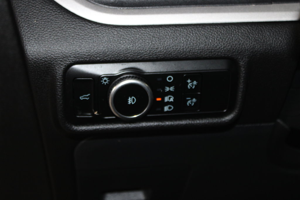 Used 2023 Ford Explorer XLT w/ Equipment Group 202A AWD/4WD image 8