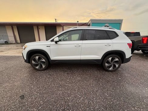 Used 2024 Volkswagen Taos SE AWD/4WD image 6
