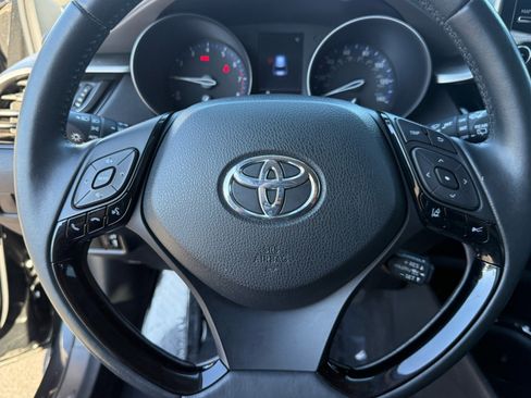 Used 2020 Toyota C-HR Limited image 16