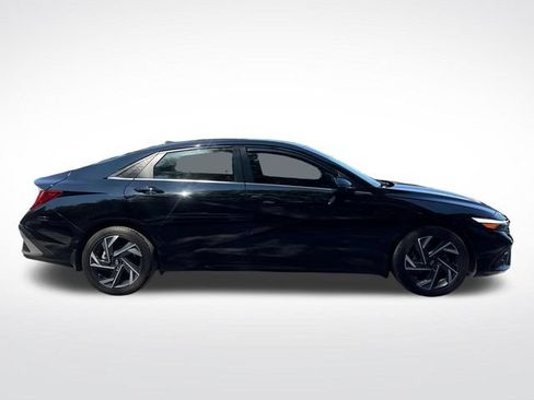 Used 2024 Hyundai Elantra Limited FWD image 7