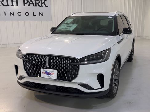 New 2026 Lincoln Aviator 2WD image 4