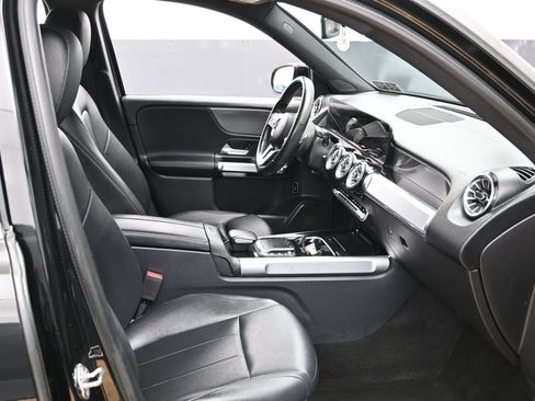 Used 2022 Mercedes-Benz GLB 250 w/ Premium Package Lite image 43