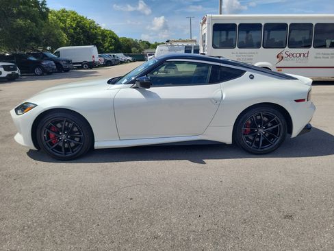 Certified 2024 Nissan Z Performance w/ Floor Mat Package RWD image 8