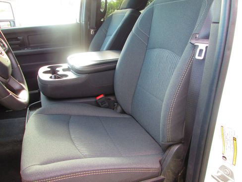 Used 2024 RAM 2500 Tradesman w/ Chrome Appearance Group image 13