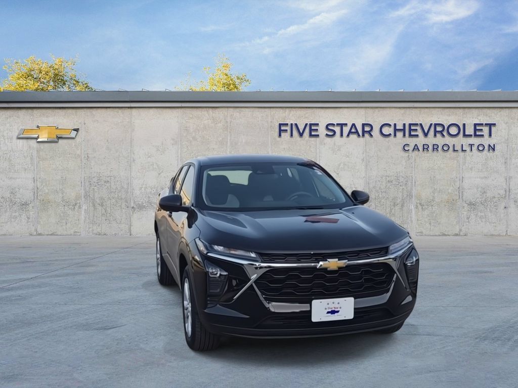 Certified 2024 Chevrolet Trax LS FWD image 2