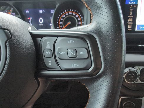 Used 2024 Jeep Gladiator Mojave AWD/4WD image 20