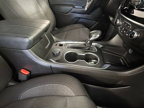 Used 2022 Chevrolet Traverse LT image 36