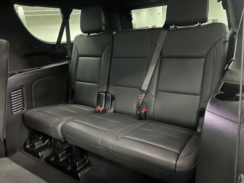 Used 2025 Chevrolet Suburban Z71 AWD/4WD image 28