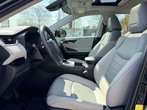 Certified 2022 Toyota RAV4 XLE Premium AWD/4WD image 19